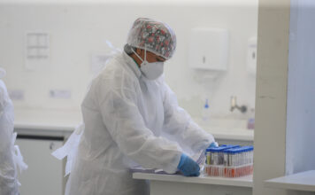 Laboratório Central do Estado - LACEN - Recepção de amostras para teste do Coronavirus. Curitiba, 01/04/2020 - Foto: Geraldo Bubniak/AEN
